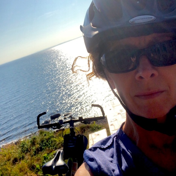 Meet your Posher, April - Picture 1 of 1